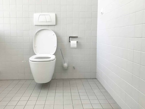 Que faut-il savoir sur l'utilisation de l'acide chlorhydrique pour nettoyer les toilettes ?